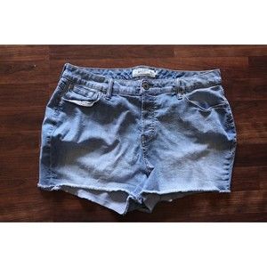 TORRID Light Wash Blue High-Rise Button-Fly Cut Off Hem Denim Shorts Size 20
